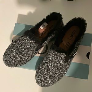 Toms redondo black sweater knit with faux fur